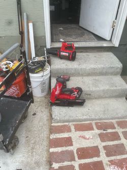 A framing gun 3 1/2 battery, Milwaukee   Blower 400