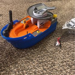 2 Floating Boats 