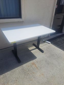 Electric Height Adjustable Standing Desk