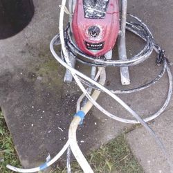 Estoy Vendiendo Este Máquina Para Pintar Las Casas Marka Titan Sirve Muy Bien Por $250 