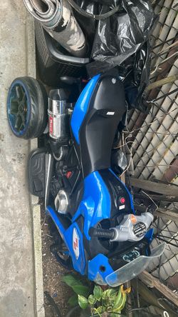 Moto a batería para niños /Battery-powered motorcycle for kids