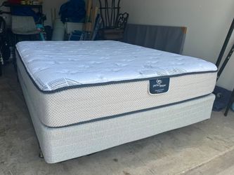 Like new queen Serta Perfect Sleeper Bed