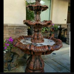 Beautiful Concrete Founatin. 6ft Tall.