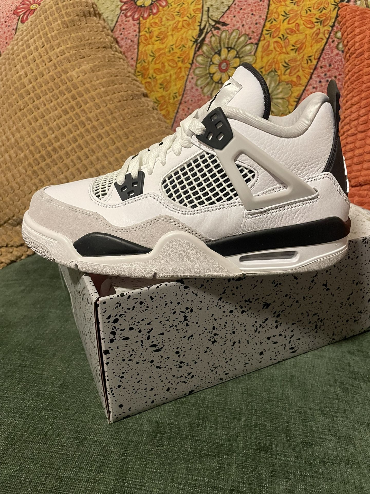 Jordan 4 Military Black 6Y / 7.5W Deadstock BNIB