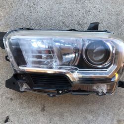 2016 2017 2018 2019 2020 2021 2022 TOYOTA TACOMA HEADLIGHT HALOGEN WITH LED RUNNING LIGHT DRIVER SIDE “L” COMPLETE ORIGINAL OEM 