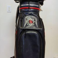 Ben Hogan Pro Bag.  Includes Rain Cover.  Good Condition.  All Zippers Work.  No Rips Or Tears