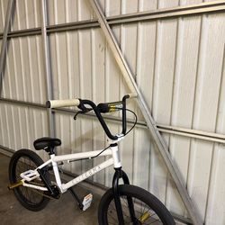 White Elitebmx Bmx Bike 20in Wheels