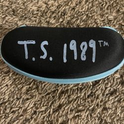 TAYLOR SWIFT 1989 WORLD TOUR VIP BLACK SUNGLASSES