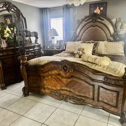 Tracy Has! A King Size Bedroom Set, by Michael Amini  / Aico “ Oppulente  Collection“