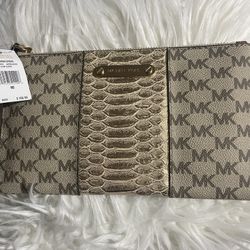 New Michael Kors Clutch 