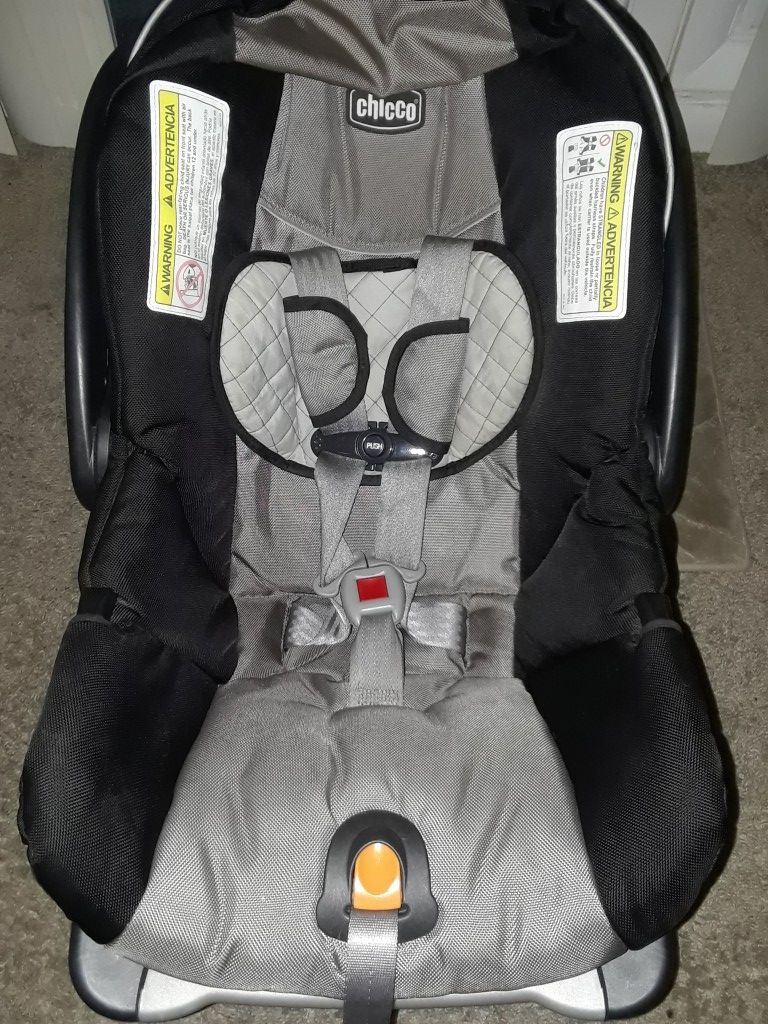 GRAND NEW CHICCO CARSEAT WITH BASE