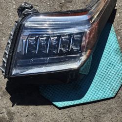 2015-2020 CADILLAC ESCALADE ESV DRIVER SIDE HEADLIGHT 