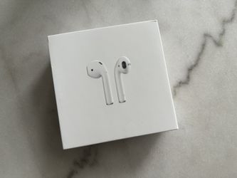 Apple AirPods w/Charging Case