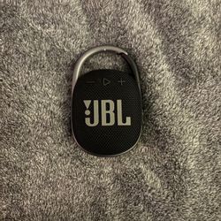 JBL Clip 4