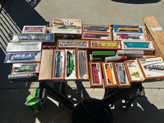 Large Lot HO Scale Model Train Collection