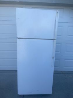 GE top and bottom refrigerator for $170. Dimensions are 28Wx29Dx67H. Pick up only.