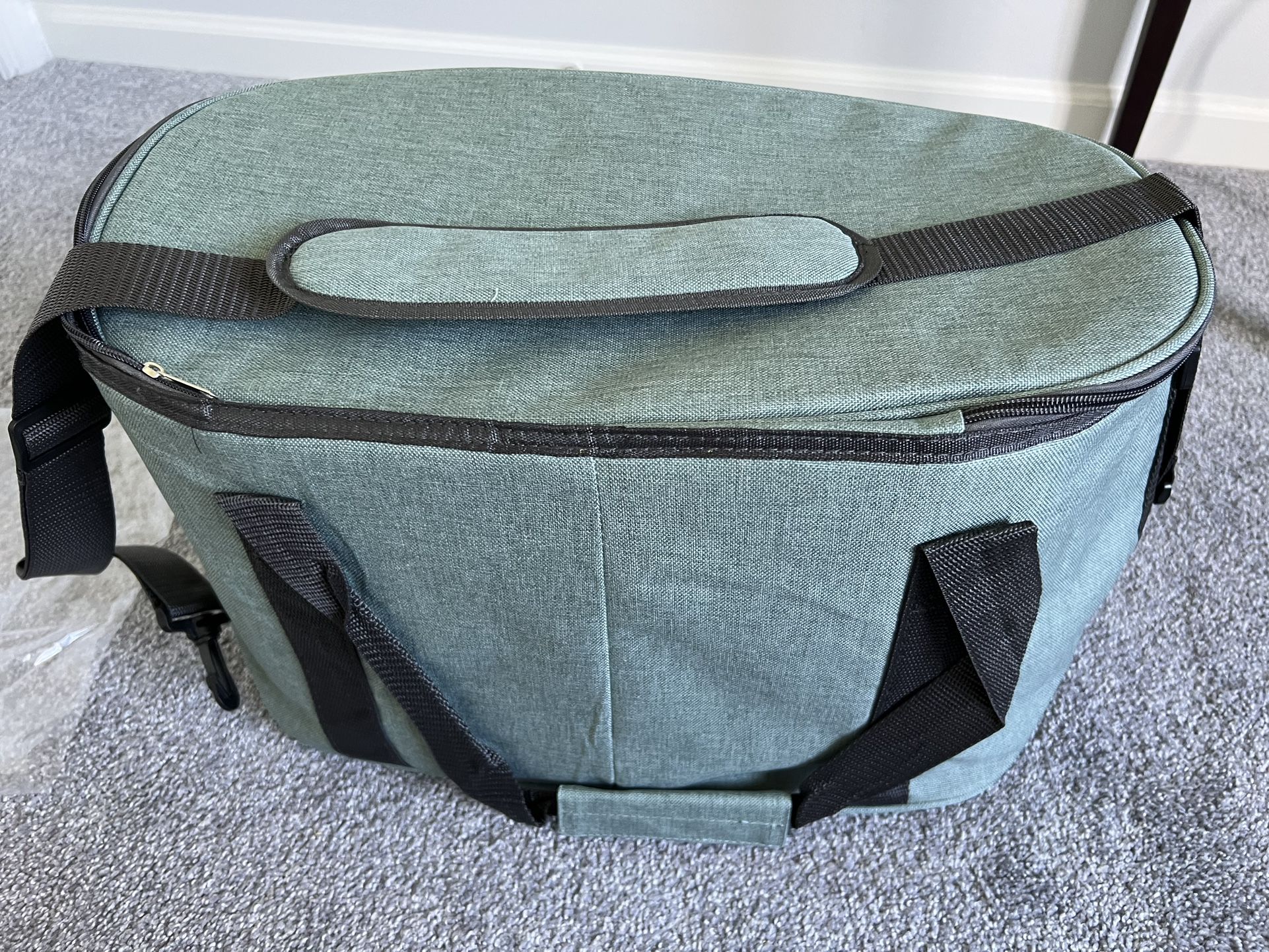 Like New Cooler Bag With Shoulder Straps