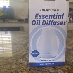 OIL DIFFUSER  NEW NEVER  OPENED  3 YOUNG  LIVING  OILS included