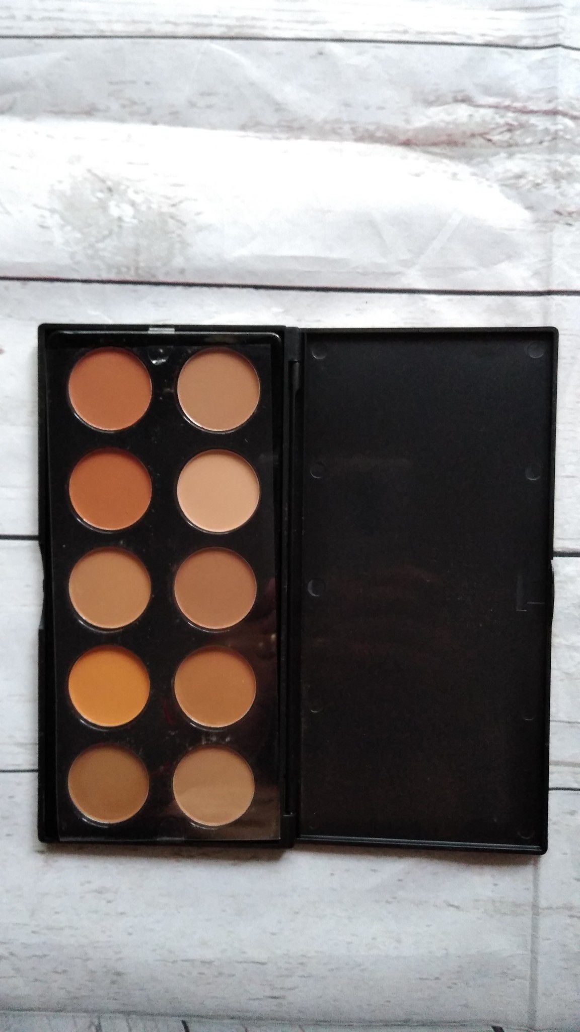 Brand New ProArtist Bronzer Palette Makeup. ( Never used )