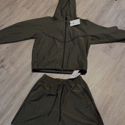 Nike Large Lightweight Short Set 