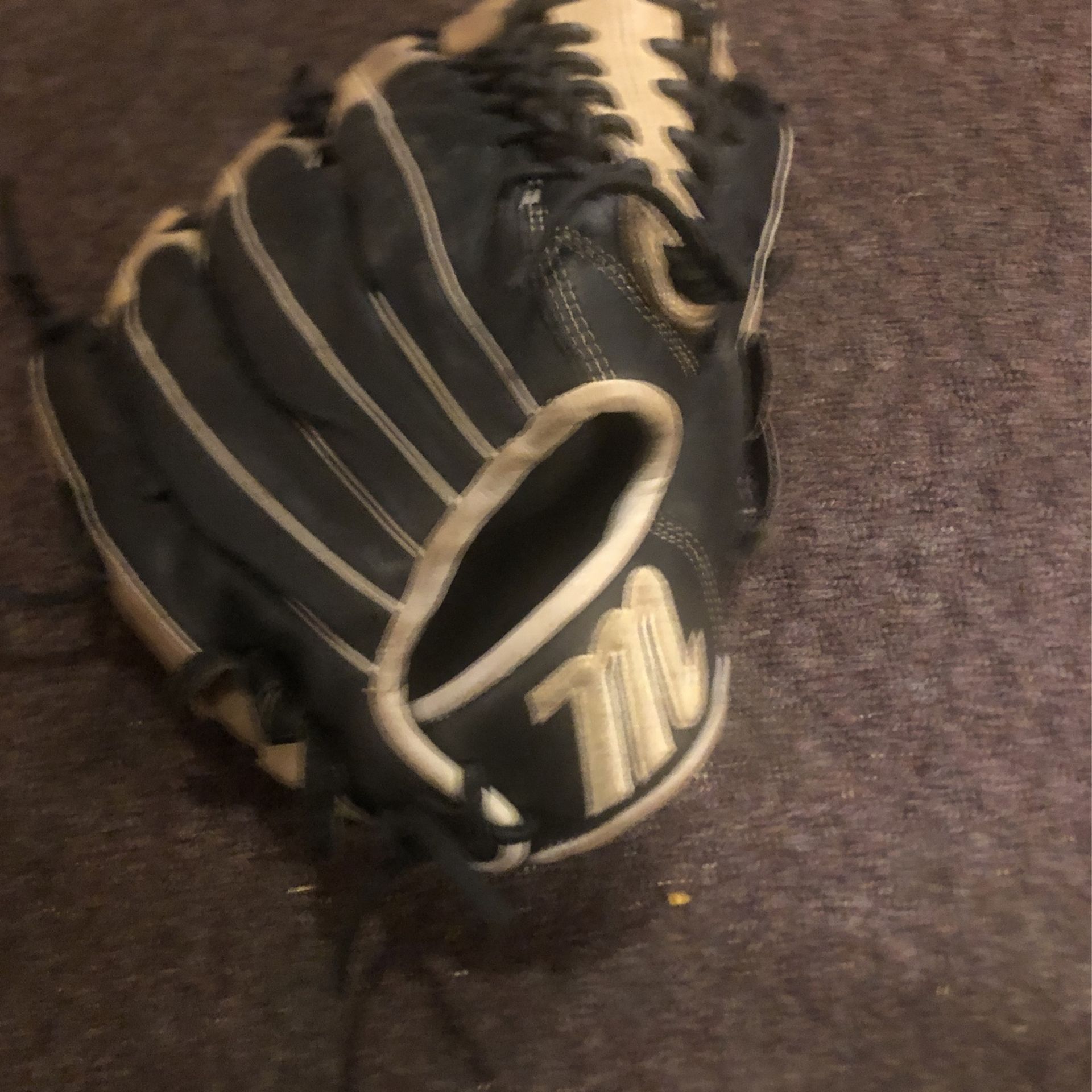 Marucci 11.75Baseball Glove