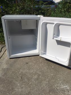 Mini refrigerator
