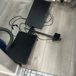 2 DELL Computer Screen With Desk Bracket