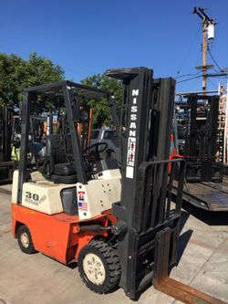 Nissan 3000lb capacity forklift