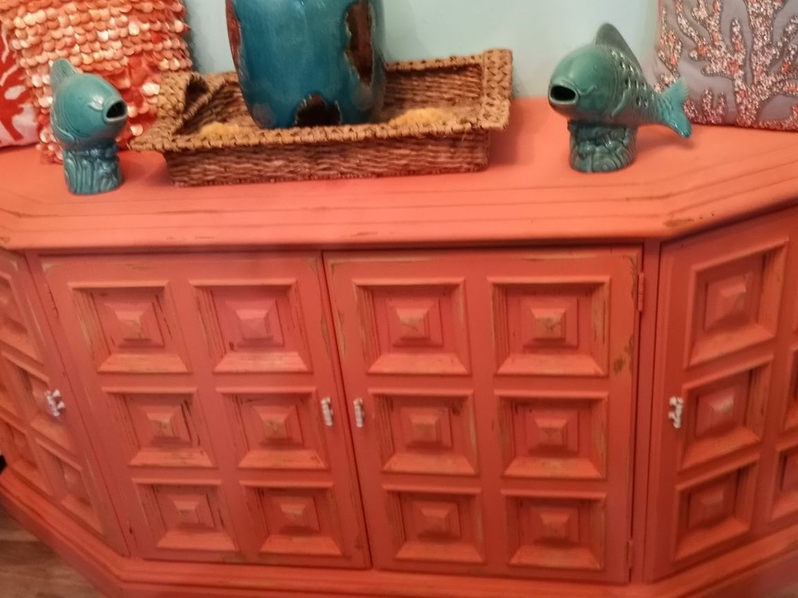 CUTE TV STAND OR BUFFET AT PICKY PINCHERS 503 76TH AVE ST PETE BEACH OPEN TODAY 12-4 FREE DELIVERY