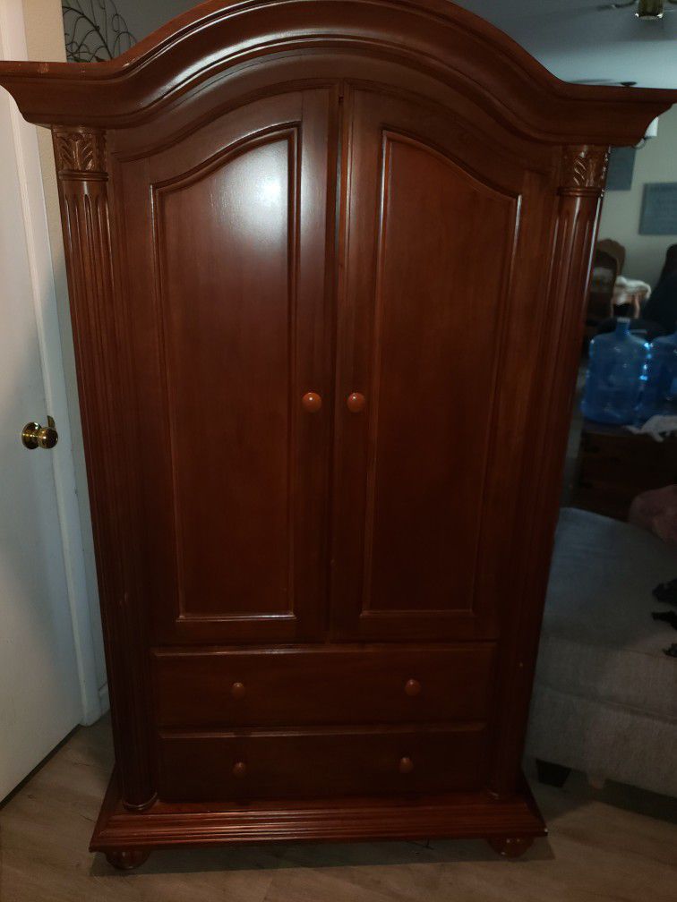 Baby Cache Armoire 