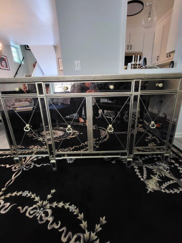 Mirrored Sideboard- 70x16x38