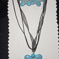 Beautiful necklace and earrings of 🦋. 