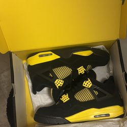 Jordan 4 Thunders 