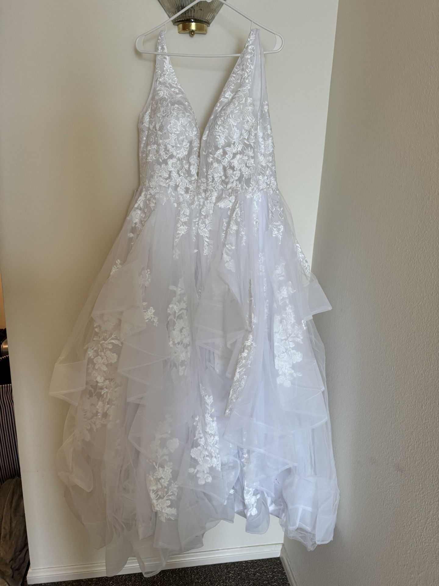 White Lace Layered Wedding Gown – Size 10