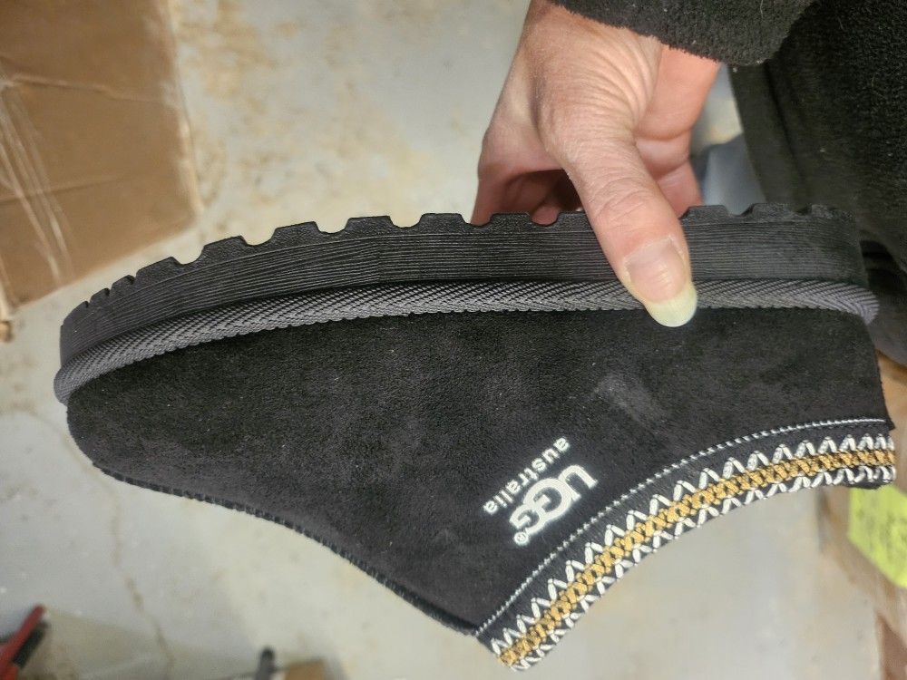 Ugg's Women's Black
