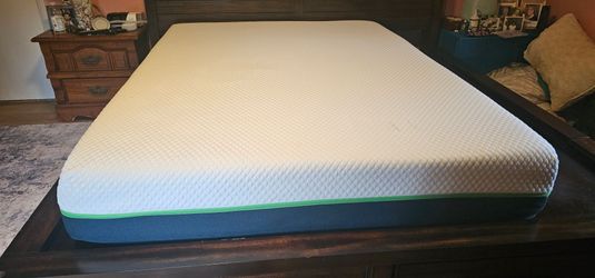 **Comfortable Queen-Size Gel Memory Foam Mattress – $120 (OBO)**