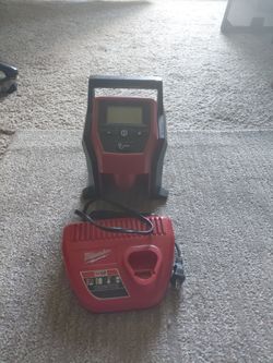 Milwaukee M 12 compact inflator