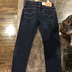 Levi’s Size W28  L30. Men’s $20New Original Price $69 