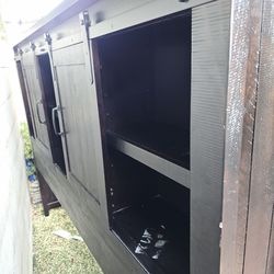 KING BEDFRAME (DISSASSEMBLED)