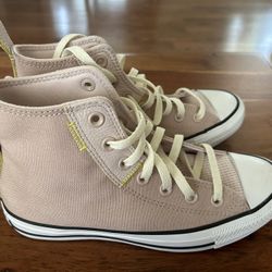 Women’s 7.5 Converse High Top