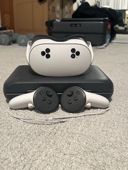 Meta Quest 3S 128GB + Controllers & Charging Dock