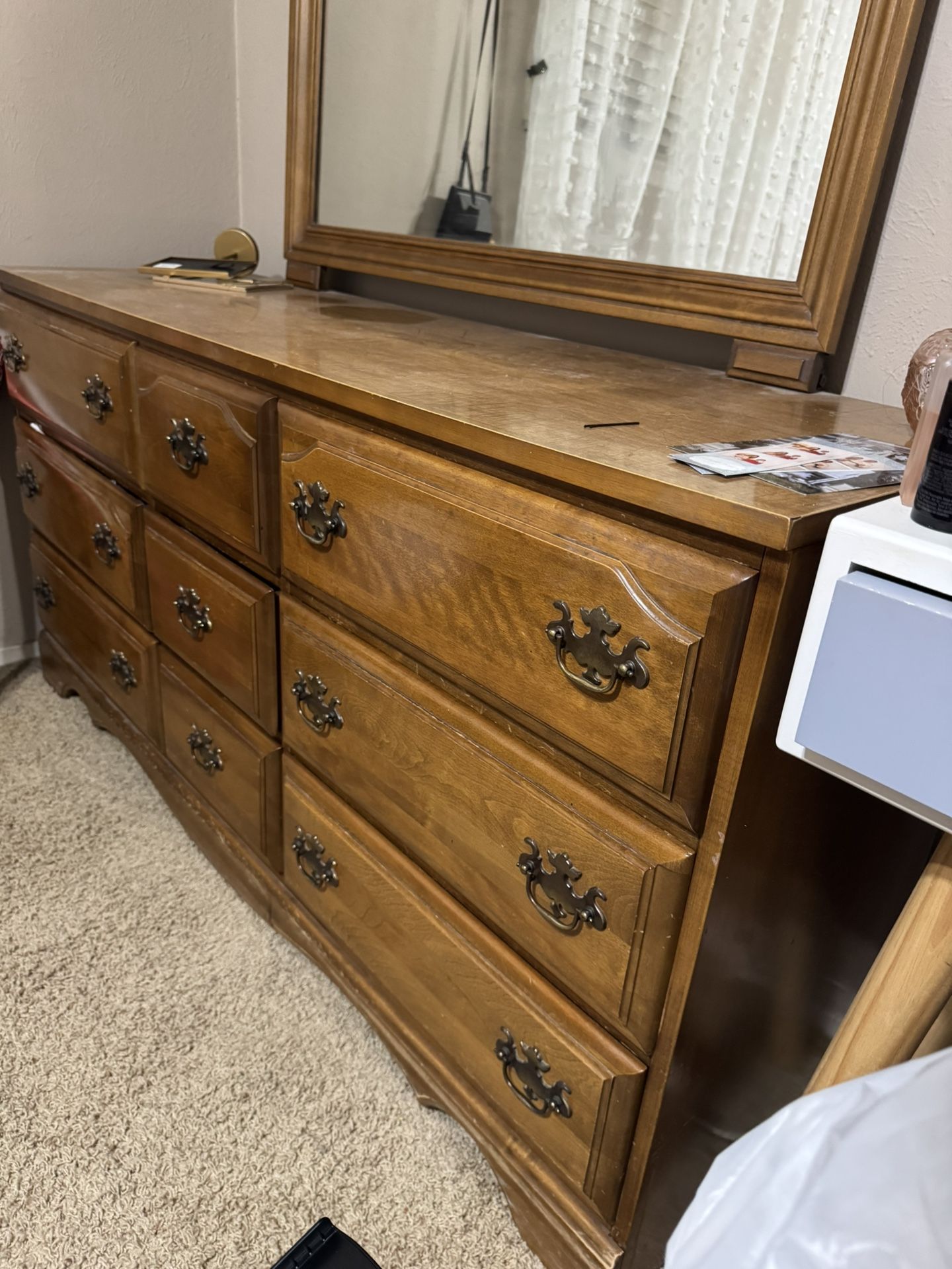 Oak Bedroom Set. (4 Piece With Mirror)