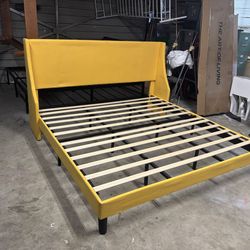 King size bed frame (( BRAND NEW  ))