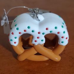 Bath & Body Works White-dipped Pretzel PocketBac Holder