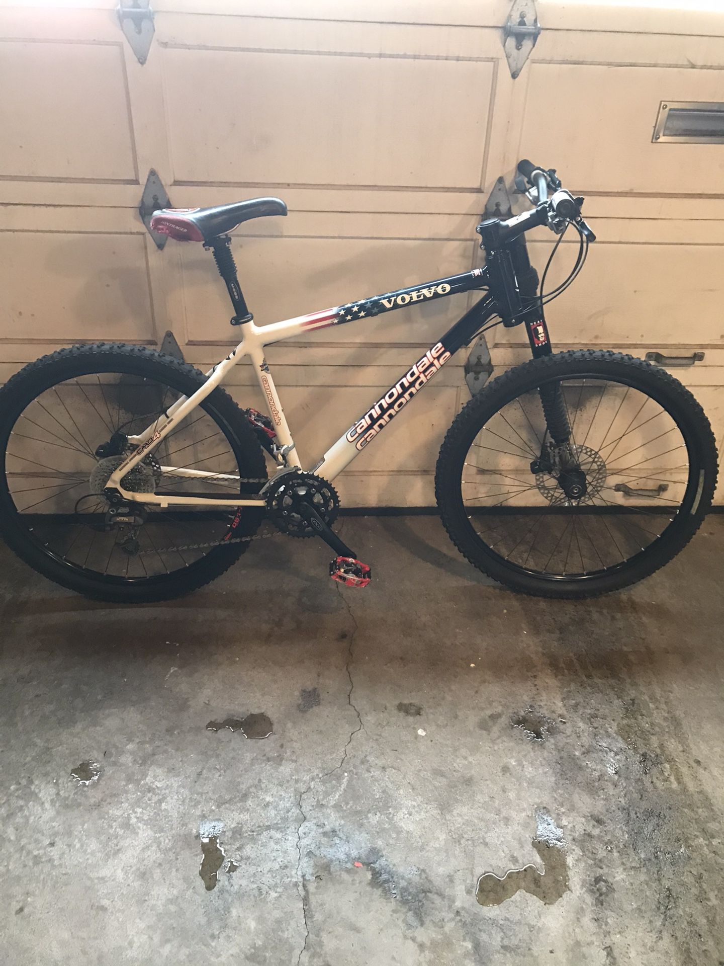 Cannondale mountain bike.