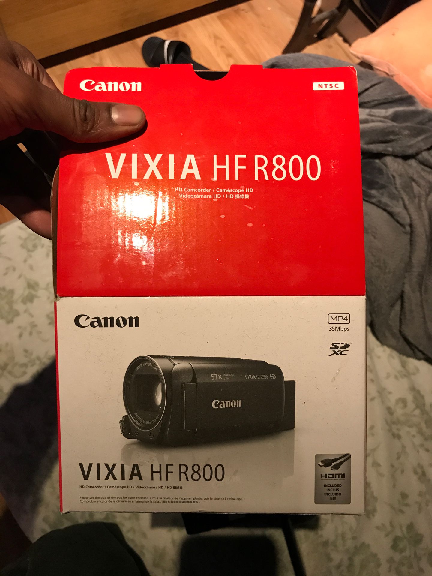 Canon Vixia HF R800 HD Camcorder brand new!