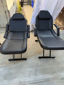 Set of 2 black reclining chairs