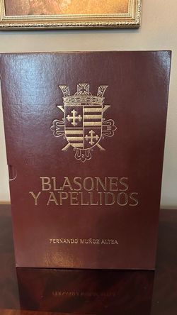 Rare Limited Edition Boxed Set: Blasones y Apellidos by Fernando Muñoz-Altea