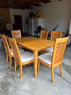 Dining Room Table and Chairs set