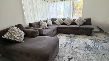 Secessional Couch